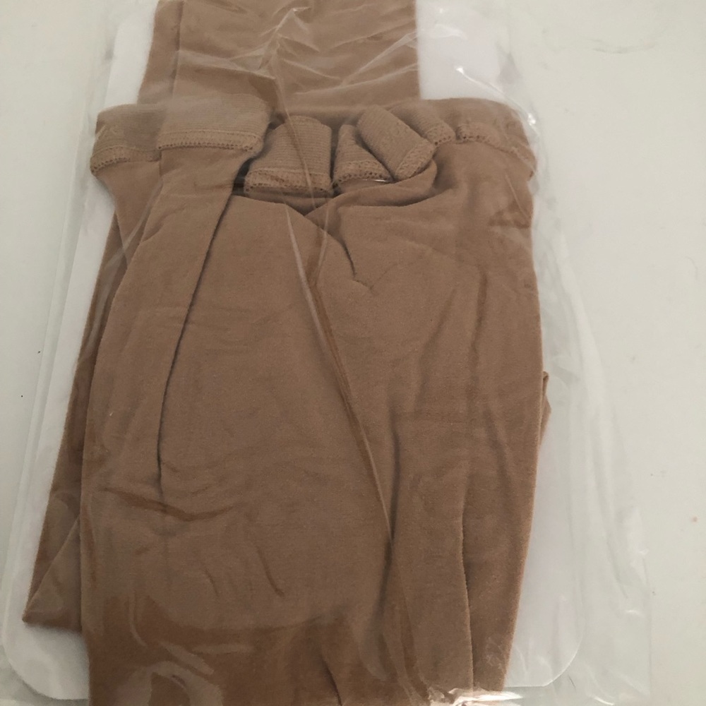 Body Wrappers Total Stretch Convertible Foot Tights - Picture 2 of 6